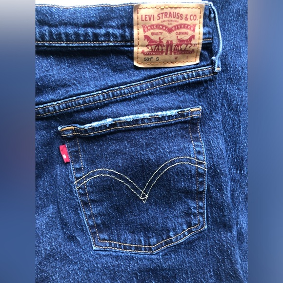 Women’s High Waist Levi’s Button Fly Jeans - Picture 12 of 12